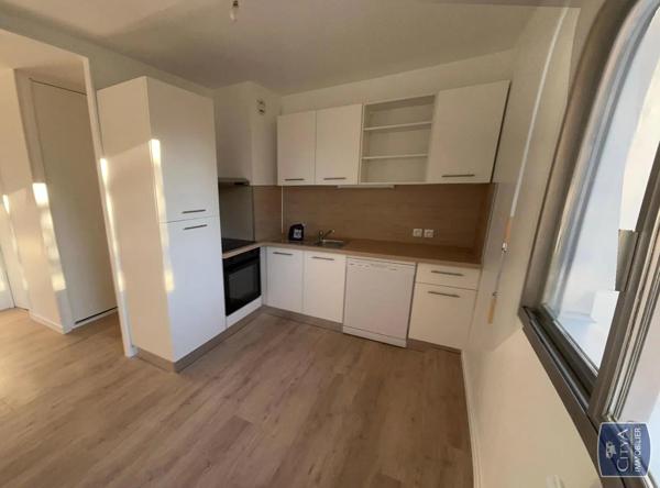 Appartement à louer 3 pièces 75.6m²