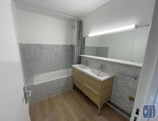 Appartement à louer 3 pièces 75.6m²