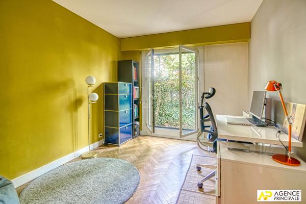 Versailles Clagny Appartement 5 pièces 117.05 m² carrez en rez-de-jardin avec terrasse privative, cave et parking 825 000 € **  - Référence  28255