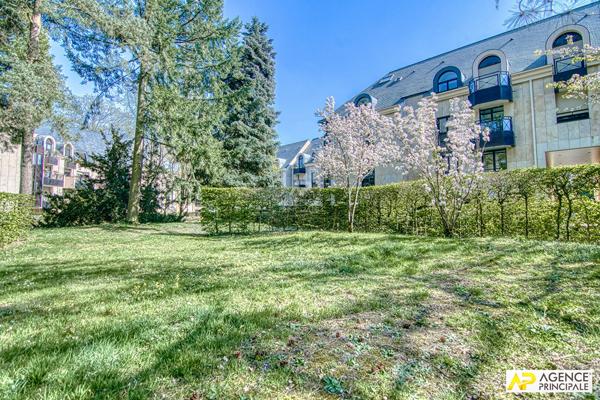 Versailles Clagny Appartement 5 pièces 117.05 m² carrez en rez-de-jardin avec terrasse privative, cave et parking 825 000 € **  - Référence  28255