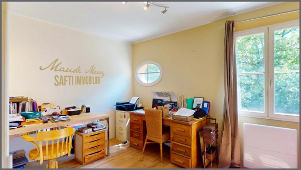 Mas provençal au charme de 180 m2 - 4 chambres + une indépendante - piscine DIFFAZUR - abri-voiture - terrain de 2600 m2 clôturé, calme et sans vis-à-vis