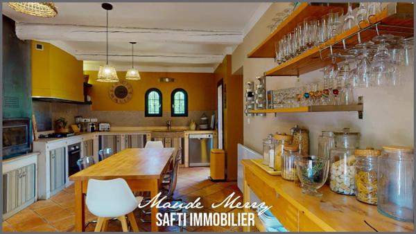 Mas provençal au charme de 180 m2 - 4 chambres + une indépendante - piscine DIFFAZUR - abri-voiture - terrain de 2600 m2 clôturé, calme et sans vis-à-vis