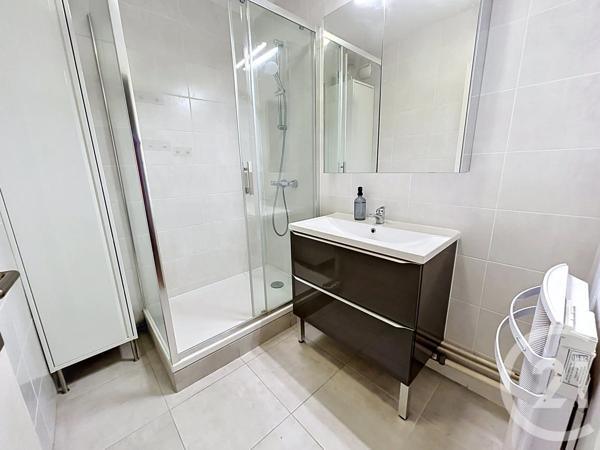 Appartement F2 à vendre  2 pièces - 50,50 m 2   LE KREMLIN BICETRE  - 94