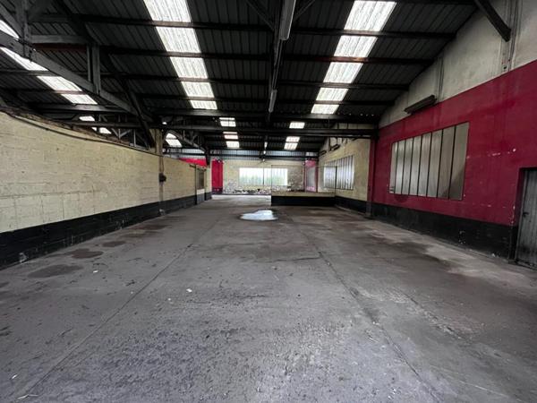 ENTREPOT LOCAL COMMERCIAL EN CENTRE VILLE 300M2