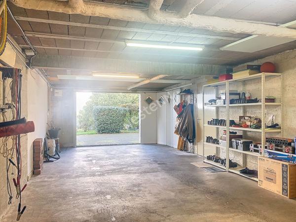 Vente maison familiale de 213m2 à Chateaubriant avec cinq chambres, sur un terrain arboré de plus de 2 hectares avec piscine