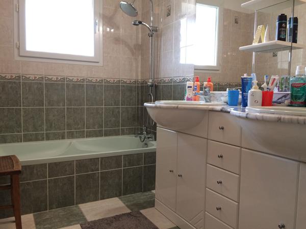 15 min ROCHEFORT : PORT DES BARQUES - Maison ressente - 3 Chambres 2 sdb 2 WC- Garage