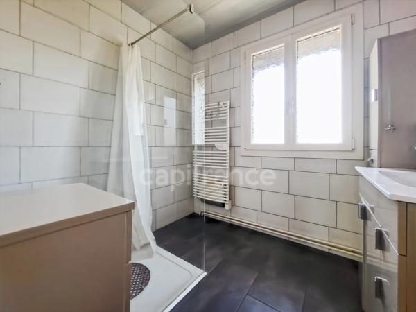 ETEVAUX, Maison sur sous-sol complet – 2 chambres et 1 bureau