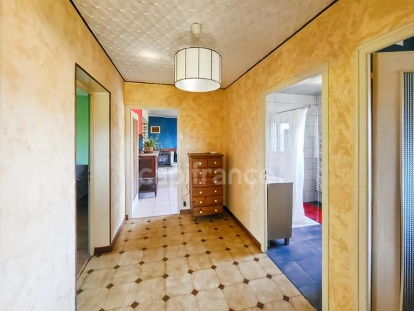 ETEVAUX, Maison sur sous-sol complet – 2 chambres et 1 bureau