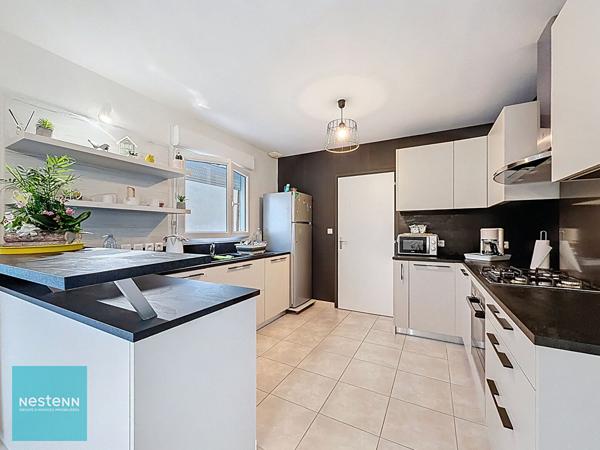 Maison moderne à vendre à Bléré - 6 pièces, 4 chambres