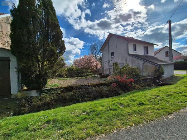 Maison de ville à vendre à Crozon-sur-Vauvre dans l'Indre (36140), ref : CG/369   
4 rue des églantines