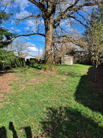 Maison de ville à vendre à Crozon-sur-Vauvre dans l'Indre (36140), ref : CG/369   
4 rue des églantines