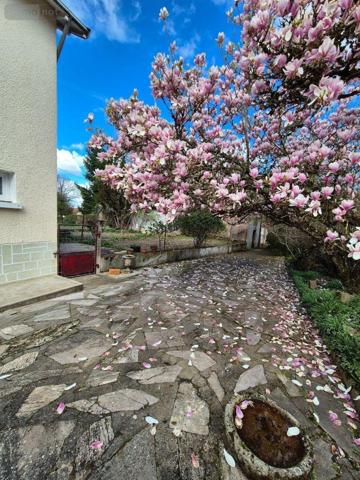 Maison de ville à vendre à Crozon-sur-Vauvre dans l'Indre (36140), ref : CG/369   
4 rue des églantines