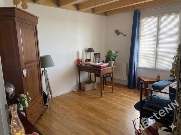 Appartement aux allures de maison de ville au centre de Chalon, 3 chambres, coin bureau, DPE C, avec possibilité de garage à louer