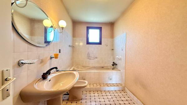 Maison T4 de 92 m² avec sous-sol complet  Proche centre de Craponne