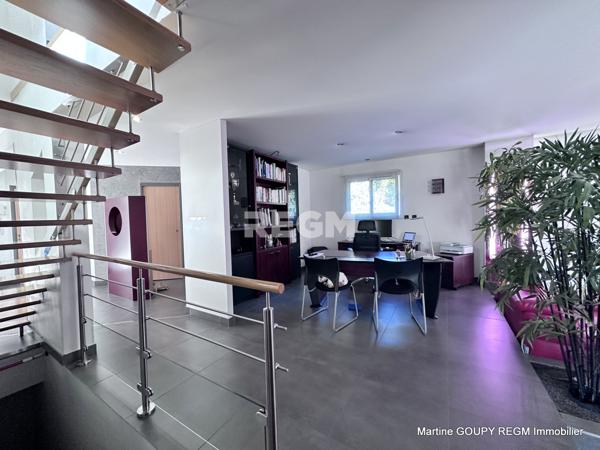 La Chapelle-Saint-Mesmin (45380) La Chapelle-St-Mesmin (45) – Magnifique maison contemporaine 200 m² - Parcelle 1 760 m² paysagée – Piscine –