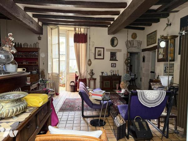 NANTES CATHEDRALE - T4 avec charme de l'ancien et cour à usage exclusif.