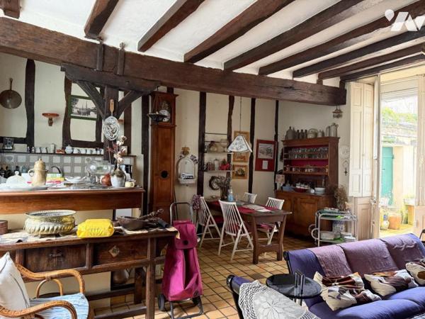 NANTES CATHEDRALE - T4 avec charme de l'ancien et cour à usage exclusif.