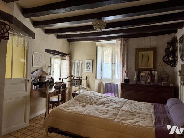 NANTES CATHEDRALE - T4 avec charme de l'ancien et cour à usage exclusif.