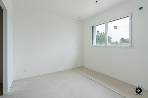 A vendre : Maison moderne de 5 pieces a Trelaze !