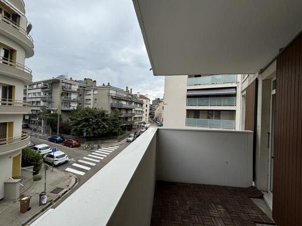 T3 AVEC BALCON PROCHE GARE