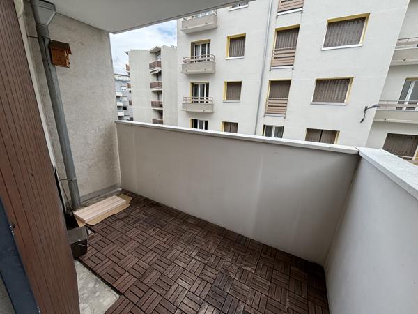 T3 AVEC BALCON PROCHE GARE