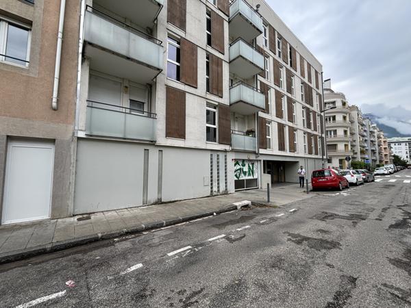 T3 AVEC BALCON PROCHE GARE