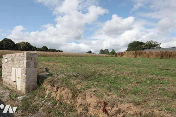 Terrain viabilisé constructible à vendre à Loperec (29590), libre de constructeur, d'une surfac...