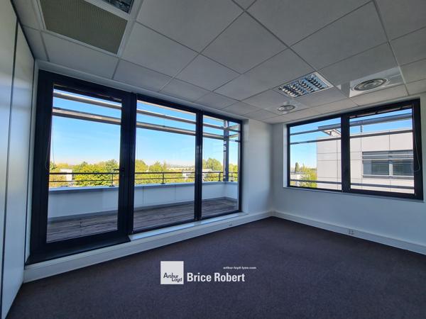 Bureaux à louer à Saint-Priest au sein d’un parc tertiaire dernière génération