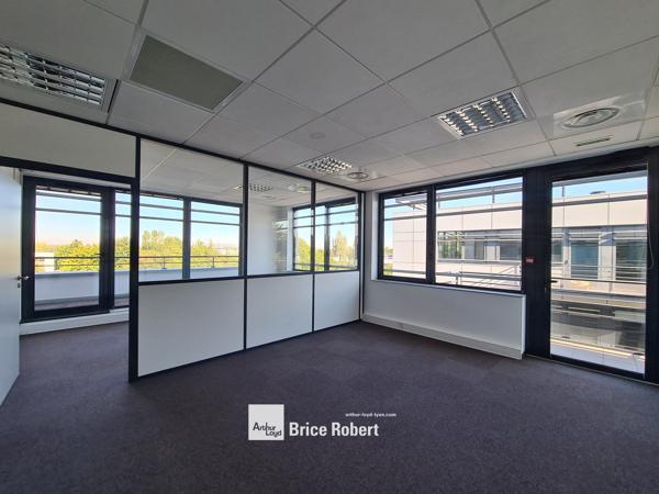 Bureaux à louer à Saint-Priest au sein d’un parc tertiaire dernière génération