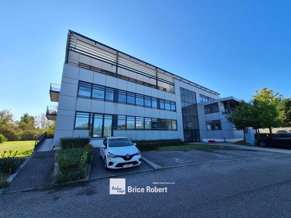 Bureaux à louer à Saint-Priest au sein d’un parc tertiaire dernière génération