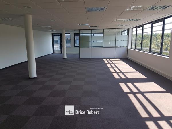 Bureaux à louer à Saint-Priest au sein d’un parc tertiaire dernière génération