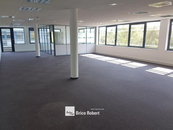 Bureaux à louer à Saint-Priest au sein d’un parc tertiaire dernière génération