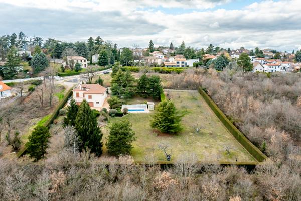 Terrain 1111 m² - Vernaison 385 000 € Description de l'offre Ref VER2022 Descriptif du bien Cette annonce vous intéresse ?