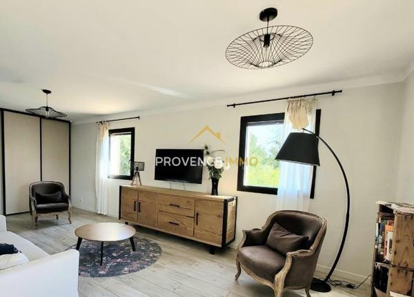 Grans (13450) Maison à la campagne composée de 2 logements