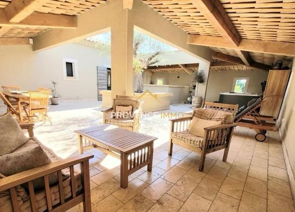 Grans (13450) Maison à la campagne composée de 2 logements