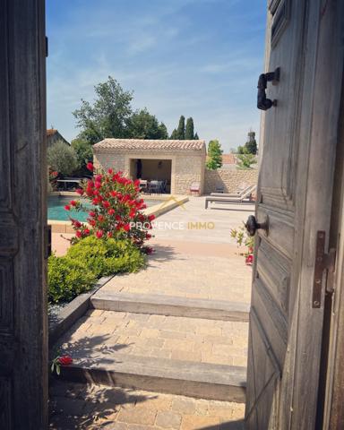 Grans (13450) Maison à la campagne composée de 2 logements