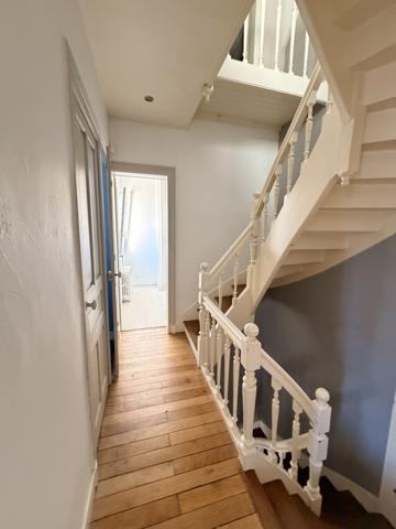 Maison 9 pièce(s) 5 chambre(s) 187.6 m²