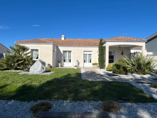 Maison élégante et fonctionnelle - 5 pièces - proche centre-bourg et des plages