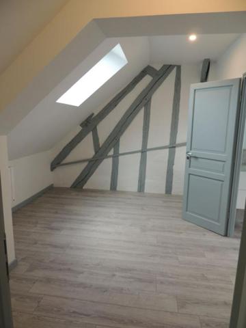 Houdan centre / RARE / Appartement entièrement rénové avec matériaux de qualité / 3 chambres