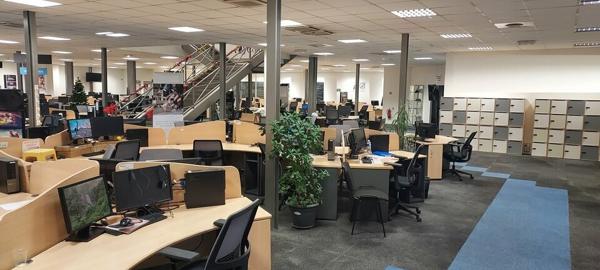 CHASSENEUIL DU POITOU - 2129m² DE BUREAUX A LOUER ET GRAND PARKING