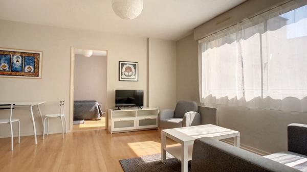 A Louer PAU secteur Clinique Marzet/ Eglise Notre-Dame - Appartement T2 meublé avec cave et parking privatif