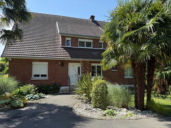 Maison semi plain-pied 220M², 5 à 6 chambres, sous sol complet jardin paysagé