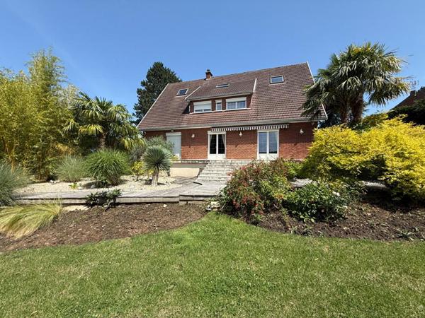 Maison semi plain-pied 220M², 5 à 6 chambres, sous sol complet jardin paysagé
