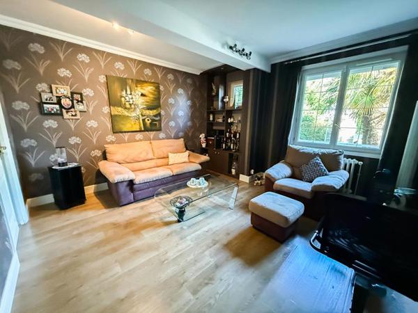 Maison semi plain-pied 220M², 5 à 6 chambres, sous sol complet jardin paysagé