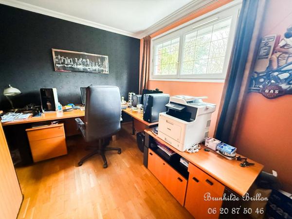 Maison semi plain-pied 220M², 5 à 6 chambres, sous sol complet jardin paysagé