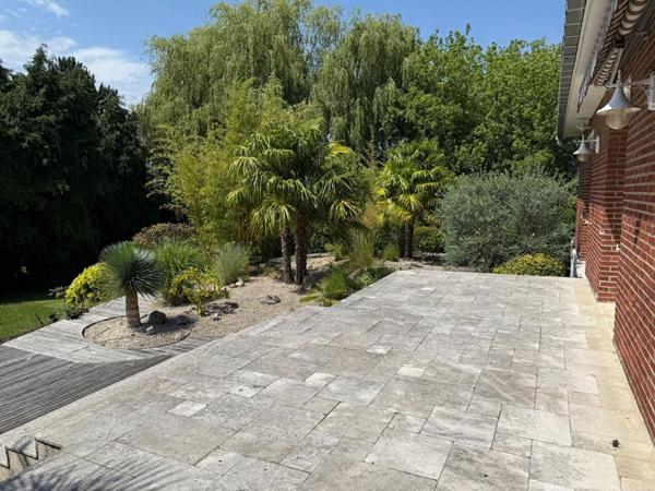 Maison semi plain-pied 220M², 5 à 6 chambres, sous sol complet jardin paysagé