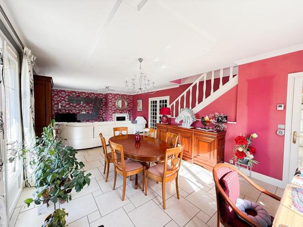 Maison semi plain-pied 220M², 5 à 6 chambres, sous sol complet jardin paysagé