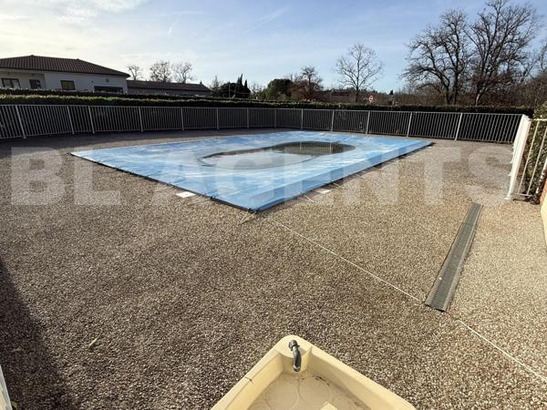 MAISON PLAIN-PIED DANS RESIDENCE AVEC PISCINE