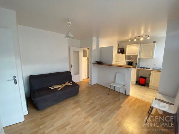 Appartement Rueil Malmaison 1 pièce(s) 27 m2 Loyer 850 €/mois charges comprises **  - Référence  20087