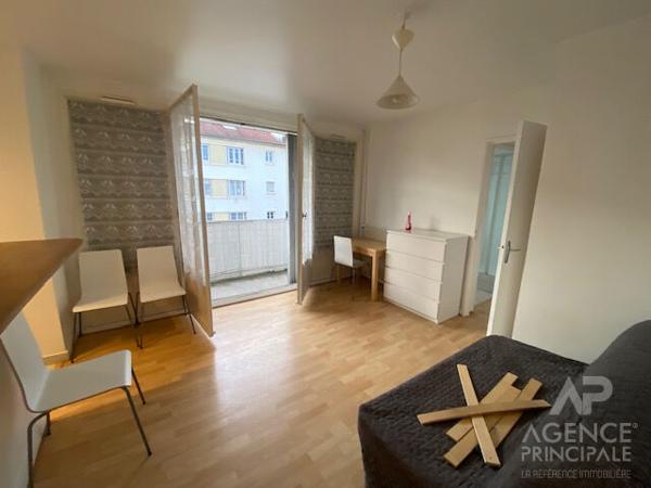 Appartement Rueil Malmaison 1 pièce(s) 27 m2 Loyer 850 €/mois charges comprises **  - Référence  20087